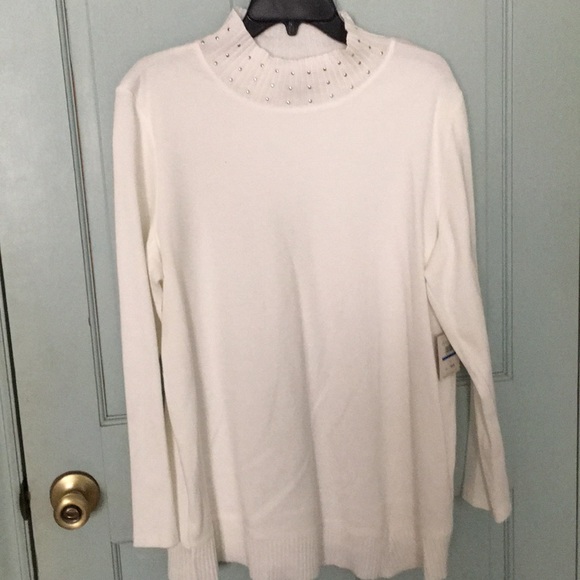 Sweater - Picture 1 of 5